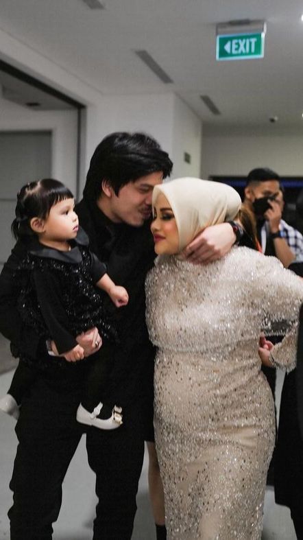 Intip 10 Potret Ameena, Anak Aurel Hermansyah, yang Menarik Perhatian pada Konser Kris Dayanti Hingga Disebut Diva Cilik