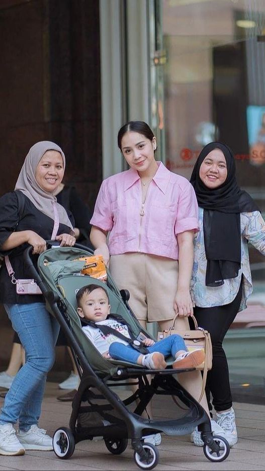 Lala dan Sus Rini Kerap Dibandingkan, Ini Potret Kompak Pengasuh Kedua Anak Raffi Ahmad dan Nagita Slavina di Singapura