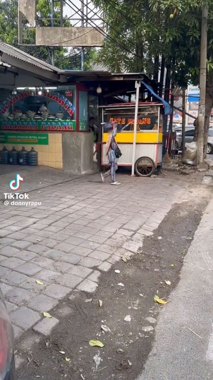 Bikin Haru, Ini Kisah Jelita Anak Kelas 3 SD yang Jualan Gorengan untuk Bantu Orang Tua