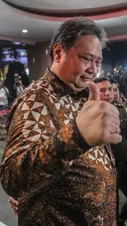 Airlangga Beri Sinyal Golkar Dukung Cawapres Muda, Usung Gibran?