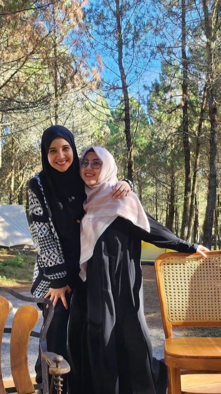 8 Foto Zaskia Sungkar Bersama Ibu Sambung Saat Liburan, Sang Nenek dan Ukkasya Jadi Sorotan