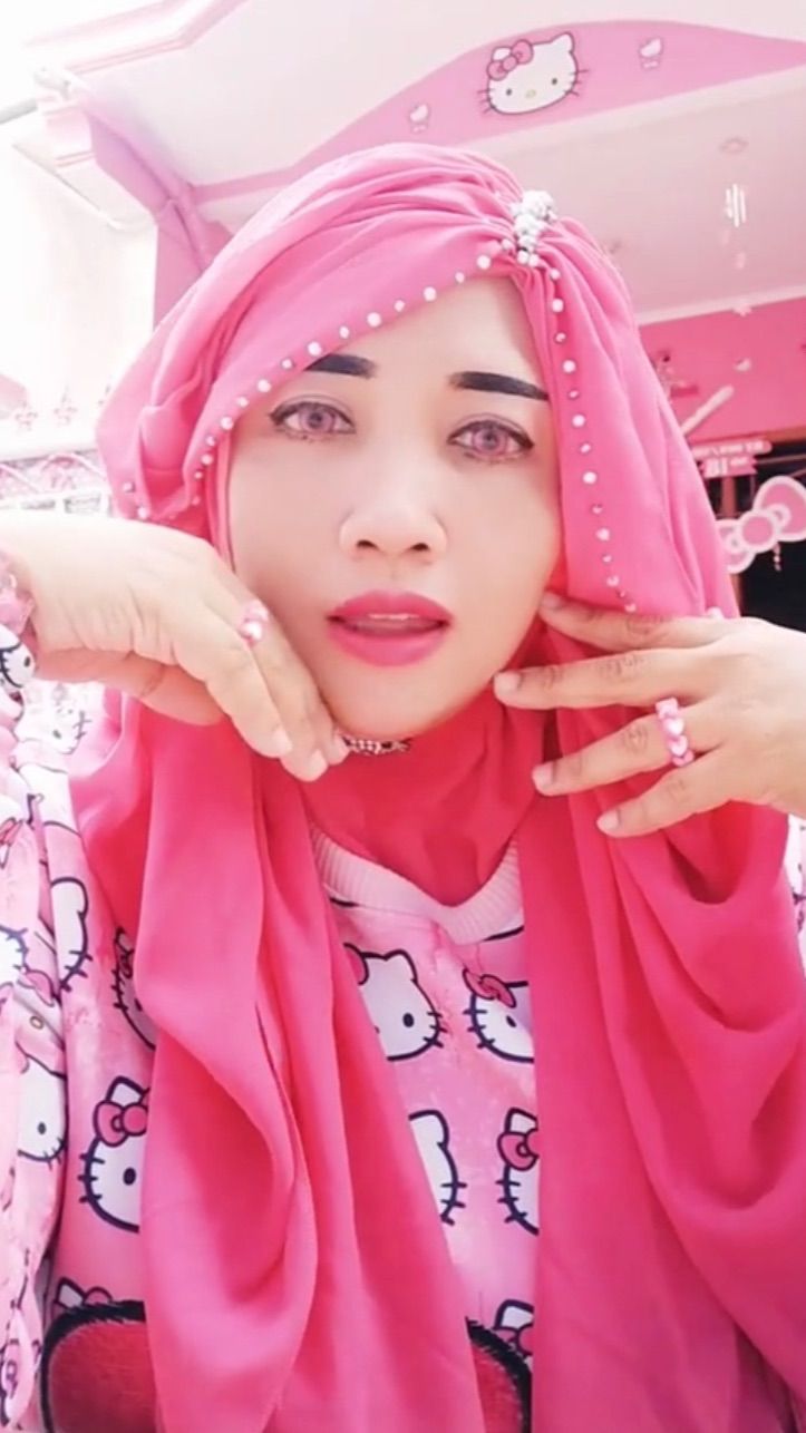 Penggemar Berat, Intip Penampakan Rumah Hello Kitty Serba Pink yang Viral