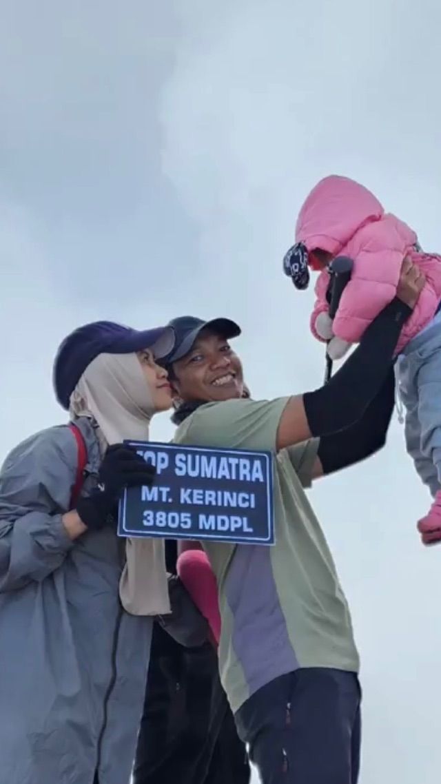 Viral Video Balita Diajak Mendaki Gunung, Begini Tanggapan Ayahnya