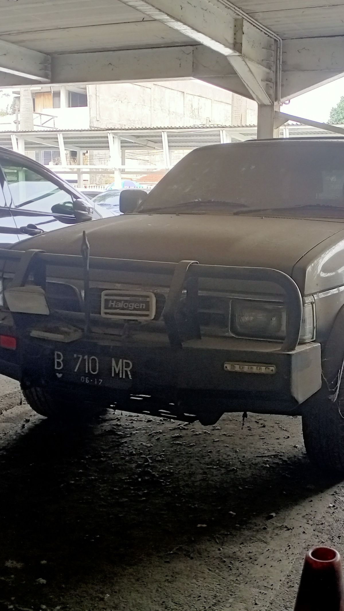 Penuh Debu dan Sarang Laba-Laba, Ini Potret Mobil Terparkir di Stasiun Bogor sudah 5 Tahun Lalu, Pemiliknya Misterius