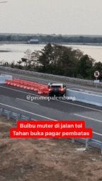 Netizen Kritik Emak-Emak Geser Pembatas Jalan Tol Hanya Ditilang, Begini Kata Polisi