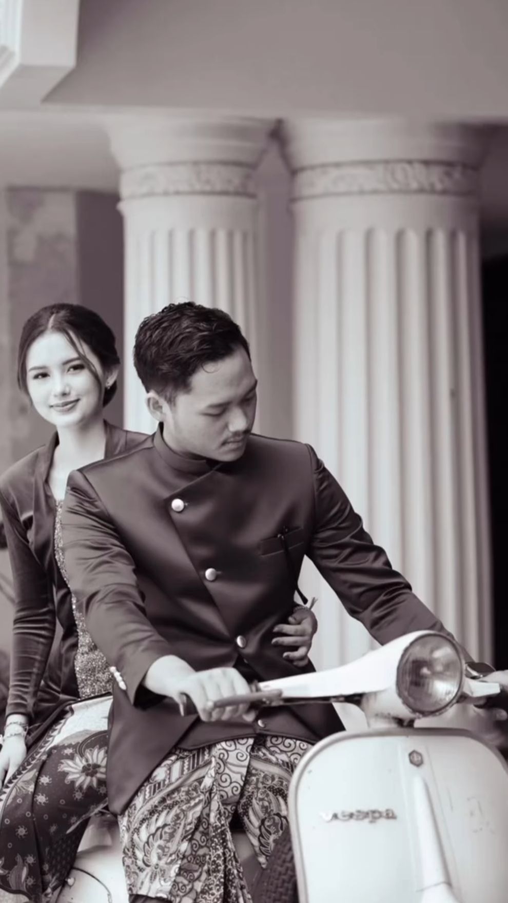 Potret Cantik Sarah Menzel di Acara 7 Bulanan Aurel, Momen Bareng Azriel Disebut Bak Foto Prewed