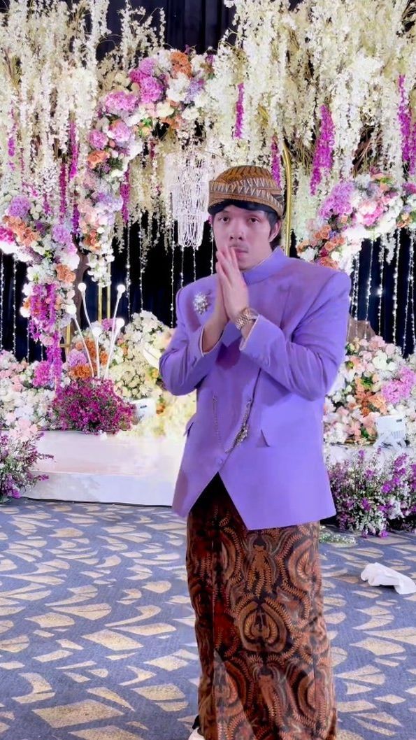 Gelar Acara 7 Bulanan Aurel Hermansyah, Atta Halilintar Jatuh Terjungkal Saat Gandeng sang Istri