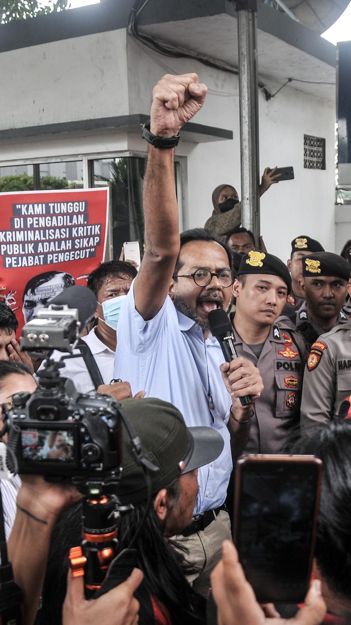 Haris Berdiri, Jaksa Vs Saksi Tegang Bahas Data Luhut