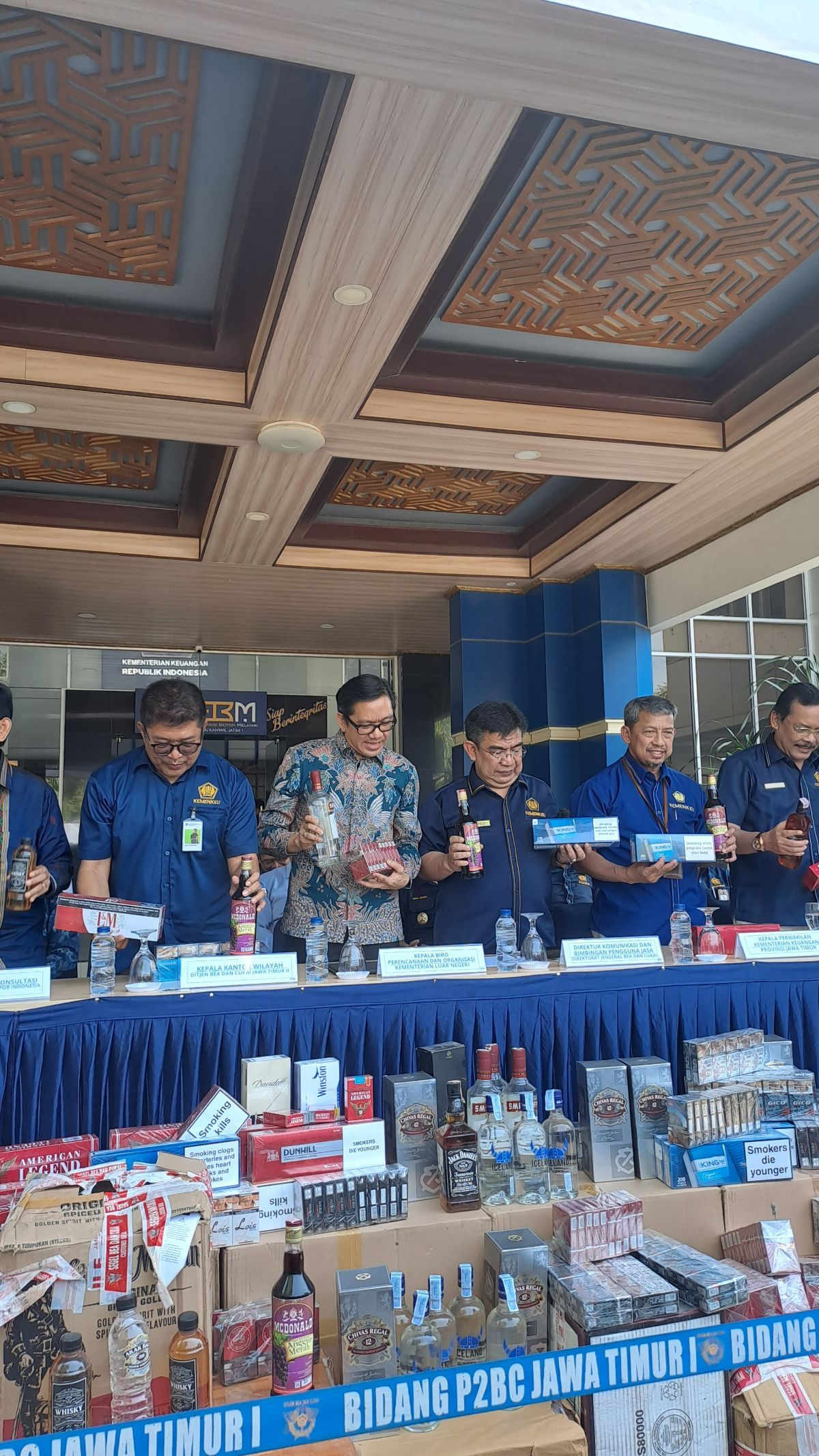 Bea Cukai Jatim Musnahkan Hasil Tembakau Hingga Alkohol Ilegal, Kerugian Capai Rp10 M