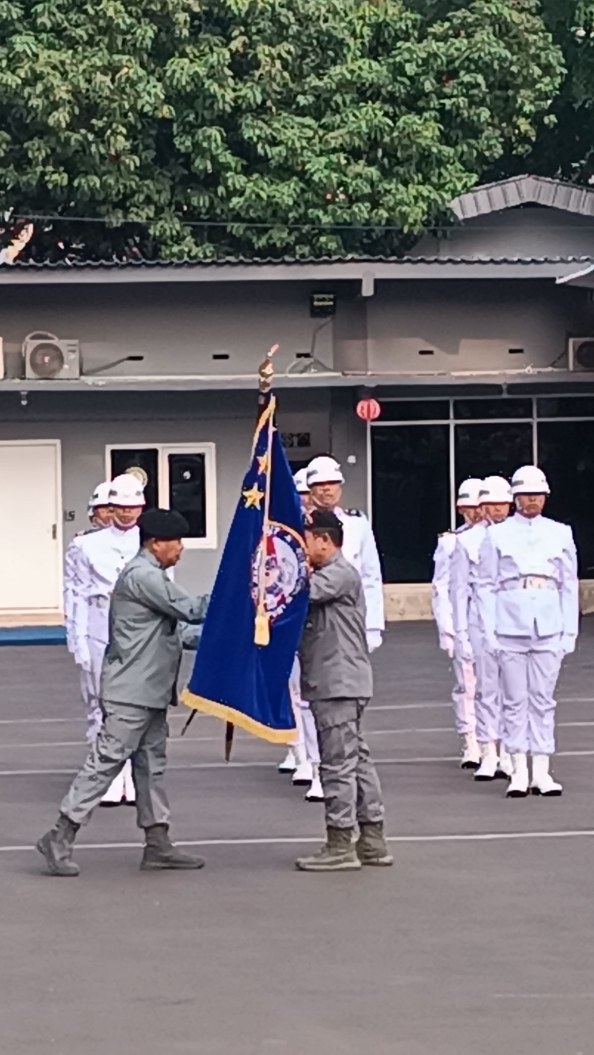 Momen Mantan Kabakamla Laksdya TNI Aan Serahkan Tongkat Komando ke Laksdya Irvansyah