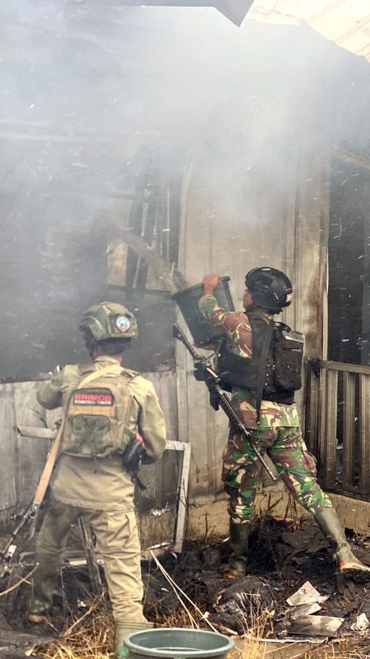 KKB Bakar Hunian Baru buat Nakes di Ilaga Kabupaten Puncak, Satu Terkapar Ditembak Petugas