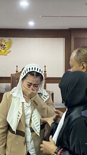 Hasnaeni Wanita Emas Menangis Divonis 5 Tahun Penjara: Berat Hidup 1 Hari Dalam Tahanan