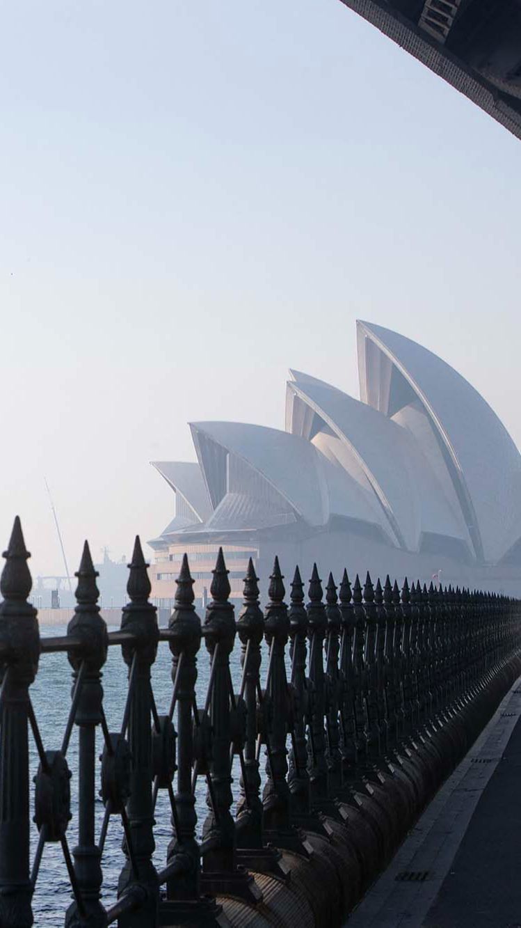 FOTO: Penampakan Kabut Asap Kepung Sydney, Langit Biru Berubah Jadi Kelabu