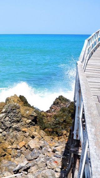 Menyusuri Pantai Lhoknga, Spot Wisata Cocok untuk Surfing di Ujung Pulau Sumatra