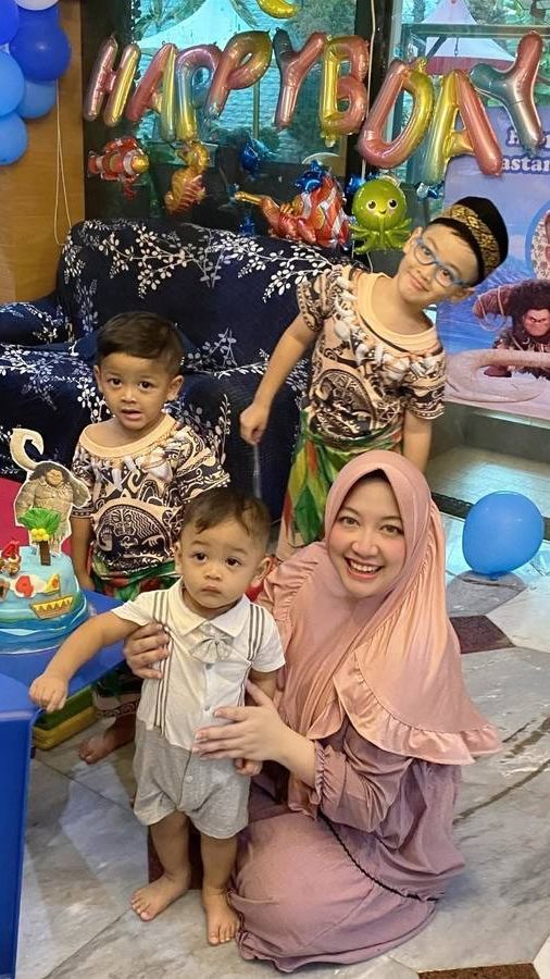 Potret Maissy Mantan Penyanyi Cilik Bersama Tiga Putranya, Anak Tetap Berprestasi Meski Ibu Sibuk Jadi Dokter