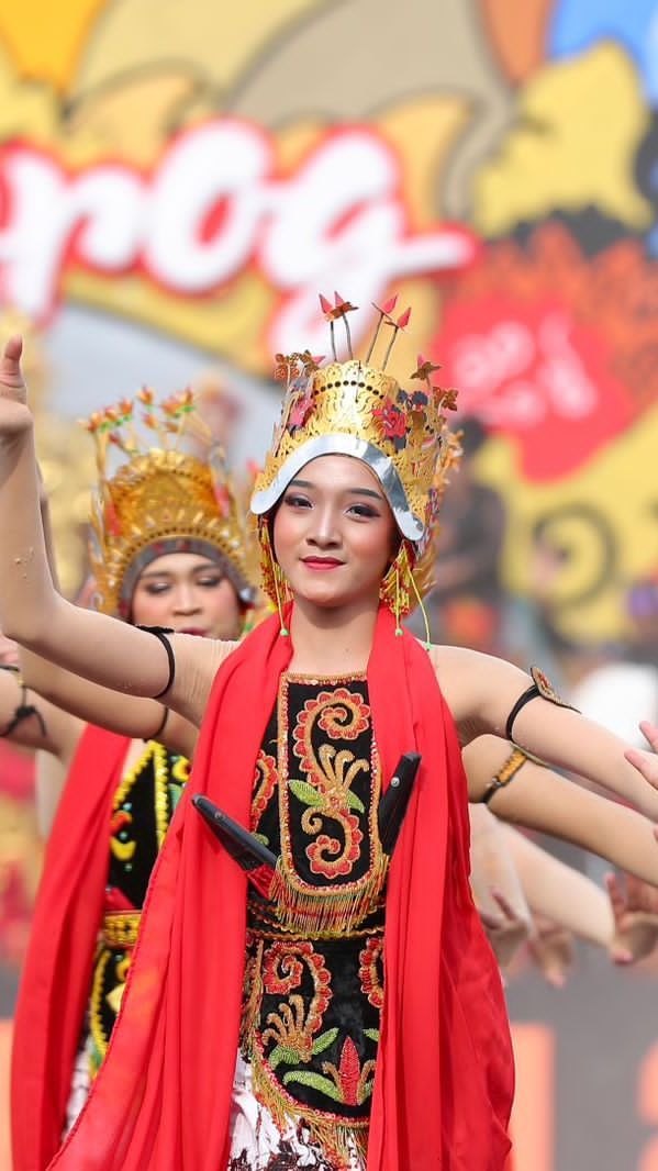 Ada Atraksi Udara TNI AU, Festival Gandrung Sewu Hipnotis Ribuan Wisatawan