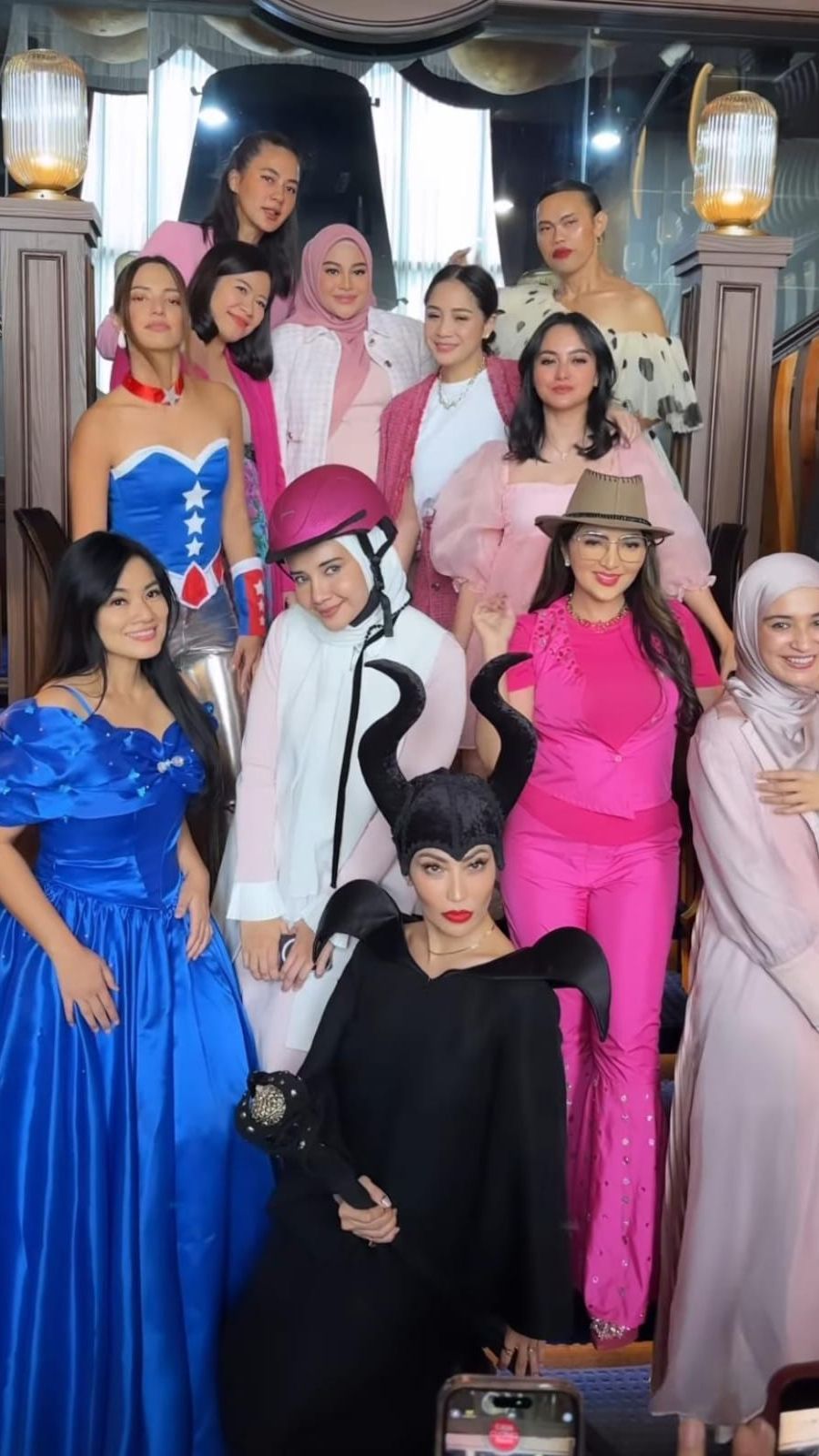 Kumpul Seru Arisan Geng Cendol, Penampilan Ayu Dewi dan Nia Ramadhani Paling Unik