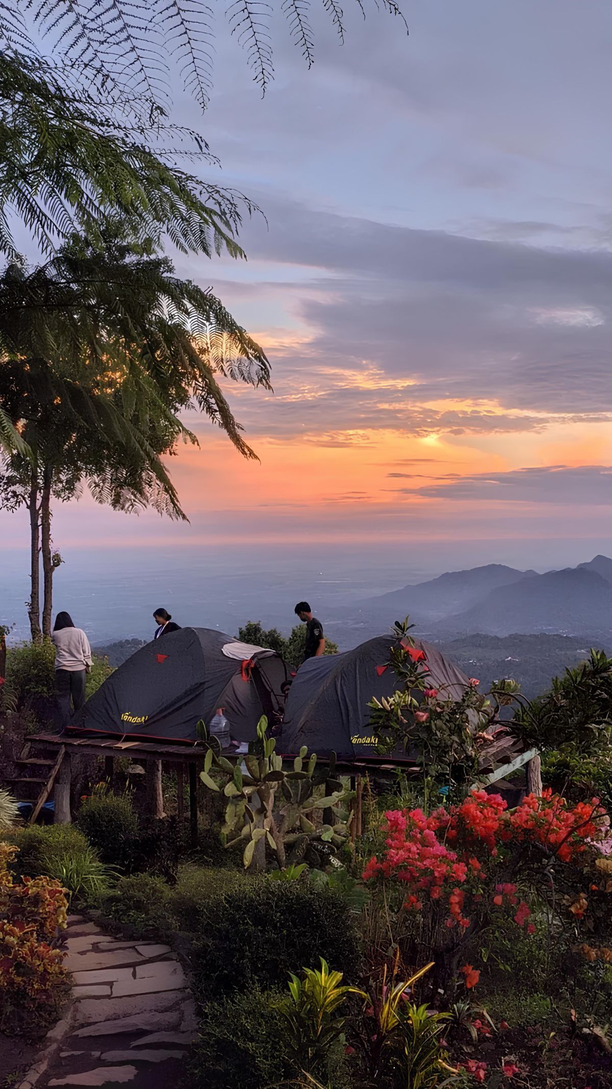 Menilik Keindahan Wisata Batu Nyongclo Rajagaluh, Jadi Hidden Gem di Majalengka