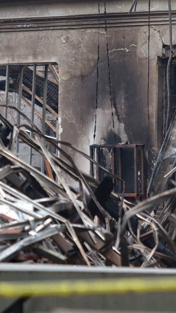 FOTO: Membidik Lebih Dekat Bagian-Bagian Gedung A Museum Nasional yang Hangus Terbakar