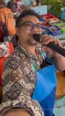 Punya Cara Unik Tunggu Pembeli, Para Pedagang di Pasar Concat Jogja Karaoke Pakai TV LED dan Mic