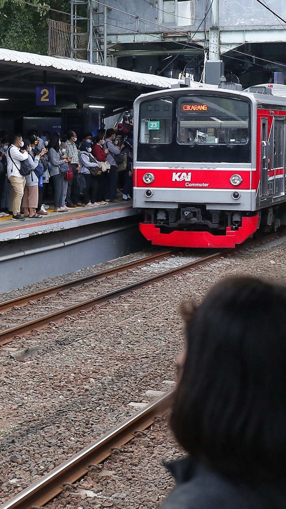 Gen Z Tak Mengalami, Begini Potret KRL 'Zaman Jahiliyah' Atapnya Penuh Penumpang