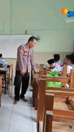 Prihatin Anak Kecanduan Handphone, Polisi di Semarang Dirikan Madrasah Gratis