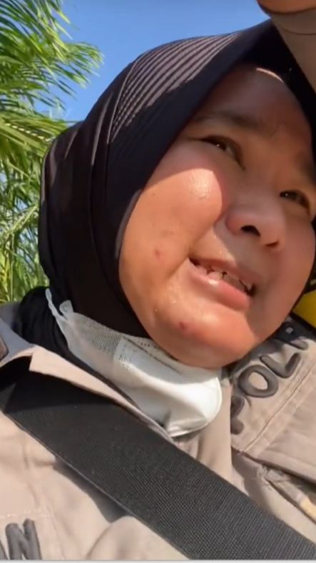 Salut! Bu Bhabin Bareng TNI Patroli di Tengah Hutan, Sigap Lari Cari Air saat Temui Titik Api Nyala