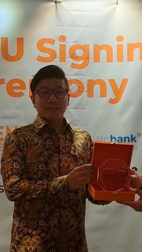 Dukung ESG, Venteny Gandeng PlasticBank Literasi Keuangan Pengumpul Sampah Plastik