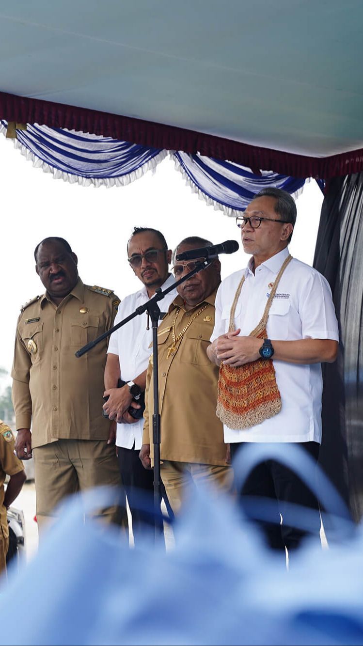 Mendag Zulkifli Hasan Pimpin Penyerahan Bantuan 'Kemendag Peduli' di Papua Tengah