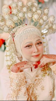 Tak Sesuai Ekspektasi, Pengantin Wanita Ini Kecewa Hasil Makeupnya Malah Mirip Nenek-Nenek