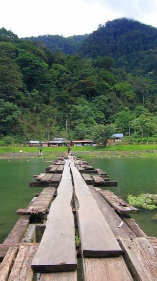 Mengunjungi Danau Maninjau, Keindahan Alam Sumatra Barat yang Wajib Dikunjungi