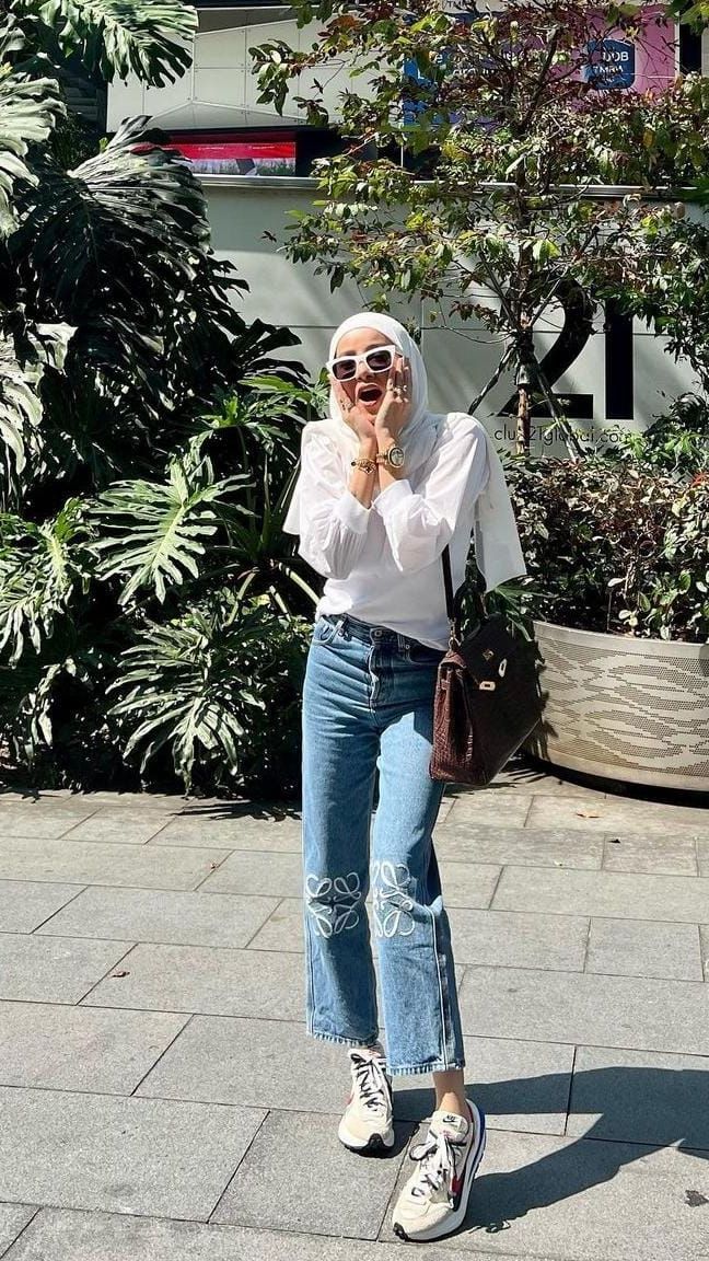 OOTD Simple Olla Ramlan di Singapura, Tenteng Tas Hermes Bernilai Fantastis & Body Goals Jadi Sorotan