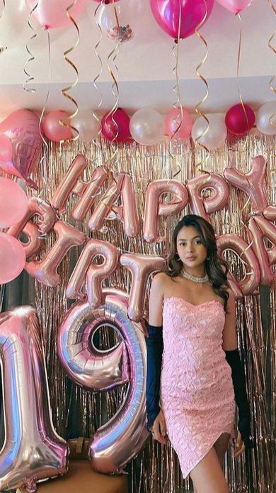 Dekorasi Serba Pink, 8 Foto Cantik Dinda Mahira Saat Rayakan Ulang Tahun Ke-19