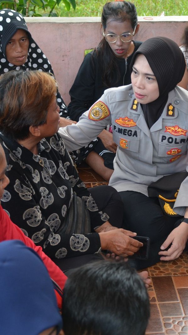 Polri Beri Bantuan Kesehatan dan Trauma Healing Bagi Masyarakat Rempang