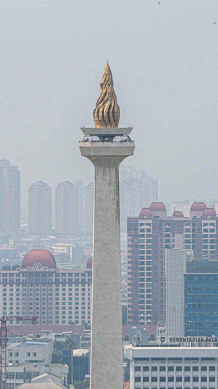 FOTO: Polusi Udara Jakarta Kembali Memburuk, Langit Tak Lagi Biru Cerah