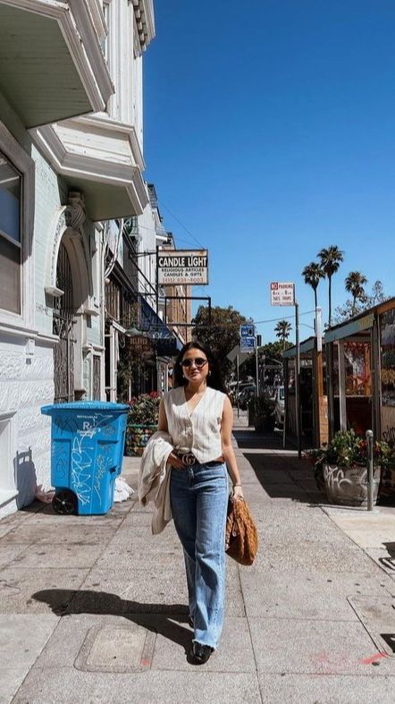 Pakai OOTD Simple, 8 Foto Cantik Marsha Aruan Saat Jalan-Jalan Ke California