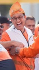 Momen Anies Baswedan Dipijat di Kasur oleh Makhluk Berbulu Lebat, Sosoknya Gemesin Banget Tapi Bukan Manusia