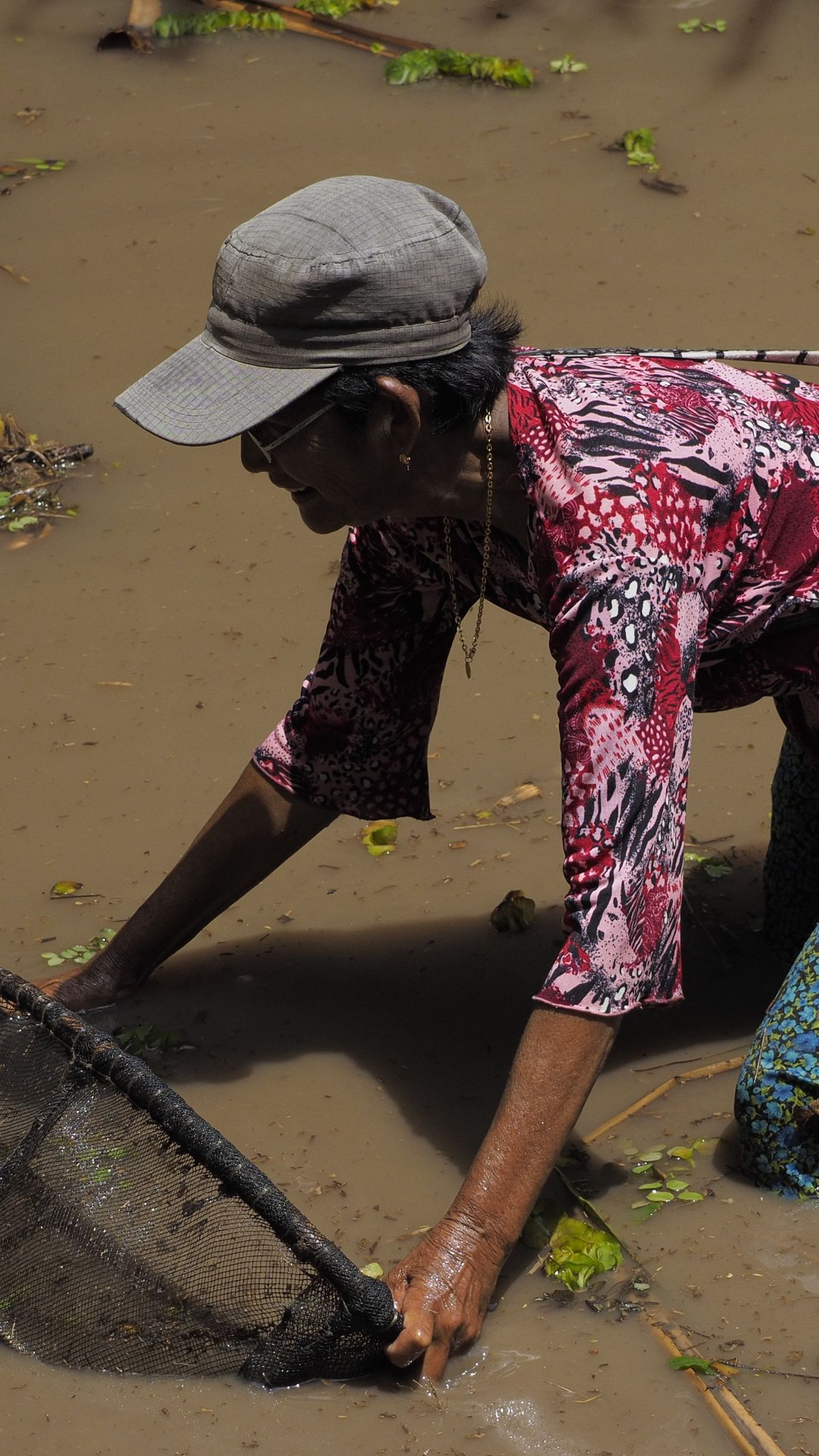 Tradisi Nirok Nanggok, Cara Masyarakat Belitung Mencari Ikan di Sungai Ketika Musim Kemarau Tiba