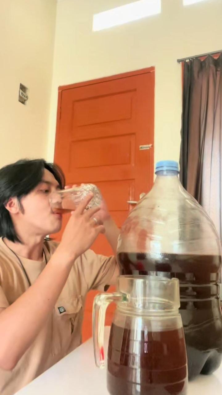 Viral Pria Minum Kopi Segalon, Ini Dampaknya Bagi Kesehatan