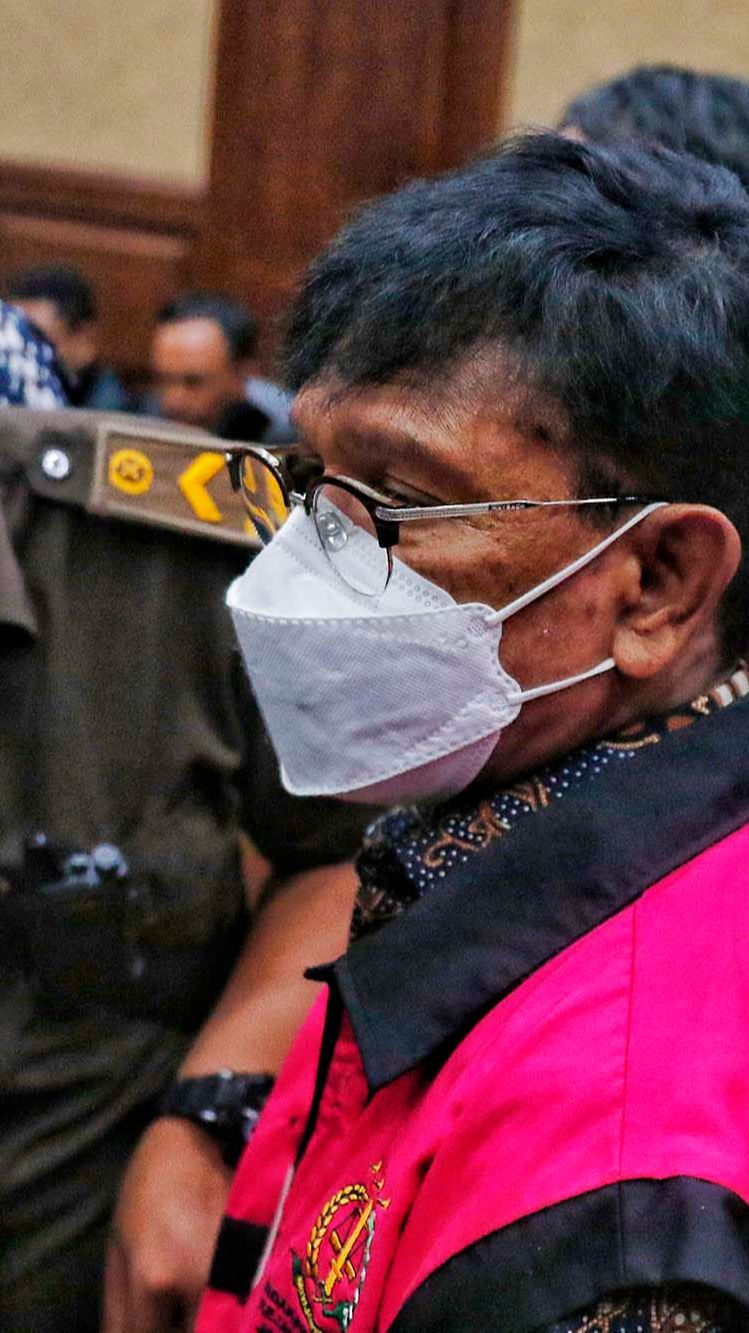 Irwan Hermawan Ngaku Kaget sampai Pusing saat Terima Duit Rp500 Juta dari Johnny Plate tiap Bulan