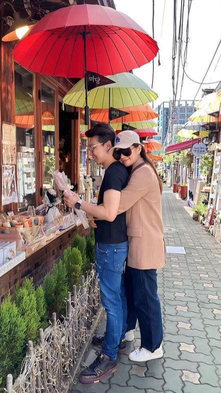 7 Foto Mesra dr. Richard Lee dan Istri Liburan Ke Luar Negeri, Bergaya Ala Kisah Cinta Drakor