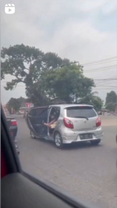 Heboh Wanita Minta Tolong di Mobil Tak Ada yang Peduli, Polisi Ungkap Faktanya