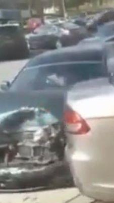 Viral Pengendara Mobil Sengaja Tabrak Mobil yang Parkir Sembarangan sampai Penyok, Dapat Dukungan Netizen