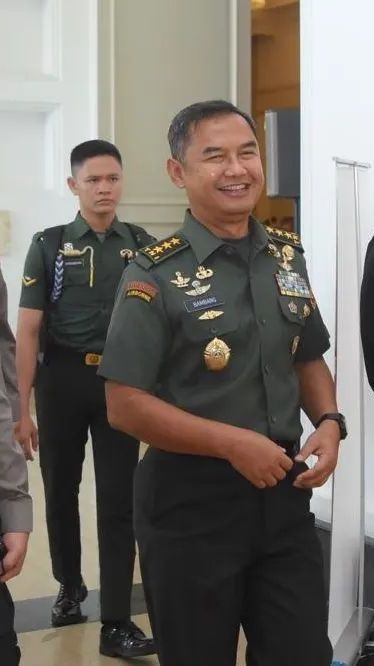 Potret Bintang Tiga TNI di Antara Dua Jenderal Polisi, Sama-Sama Jebolan 1988