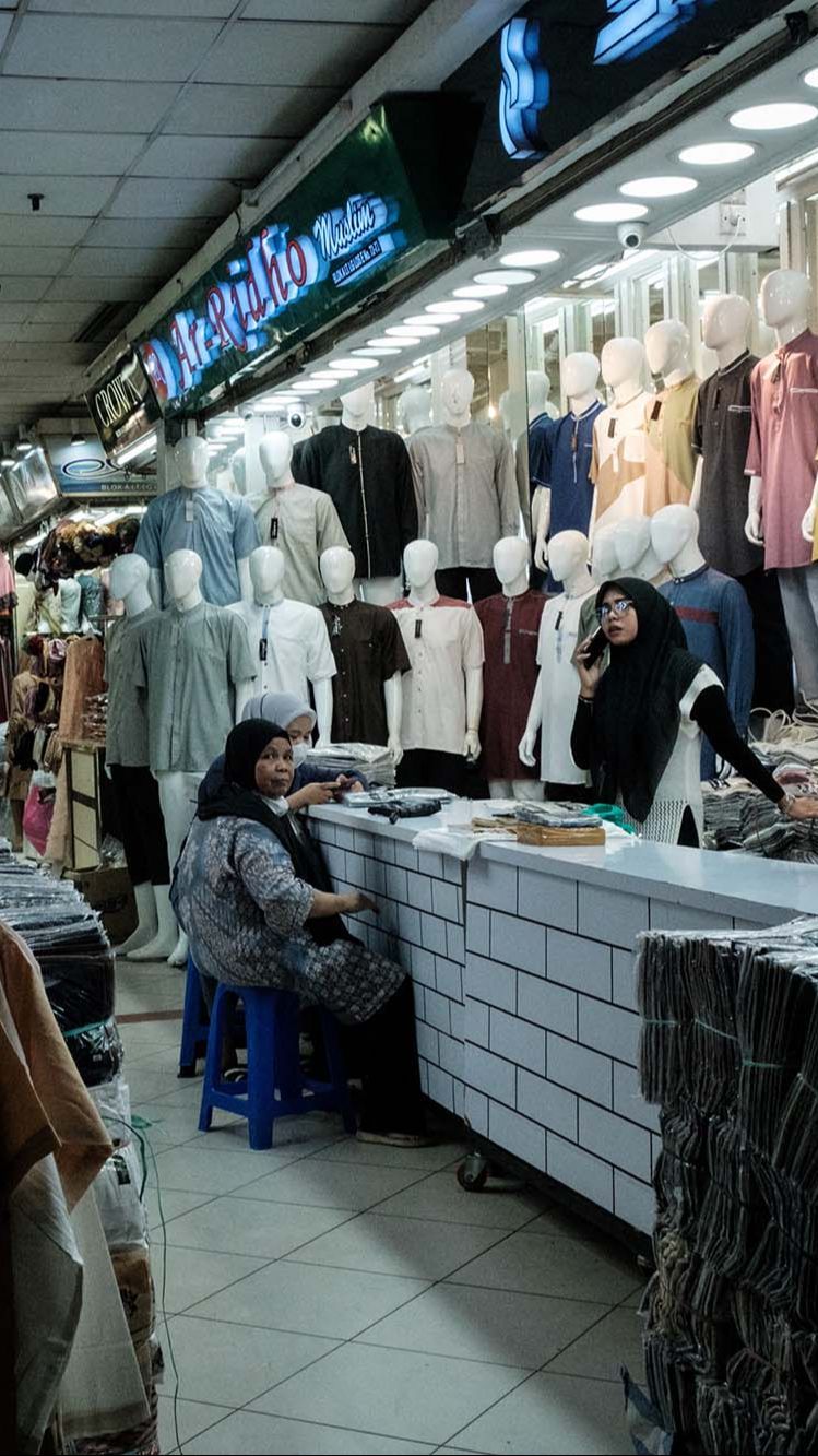 FOTO: Begini Suasana Pasar Tanah Abang Usai TikTok Shop Resmi Dilarang Berjualan