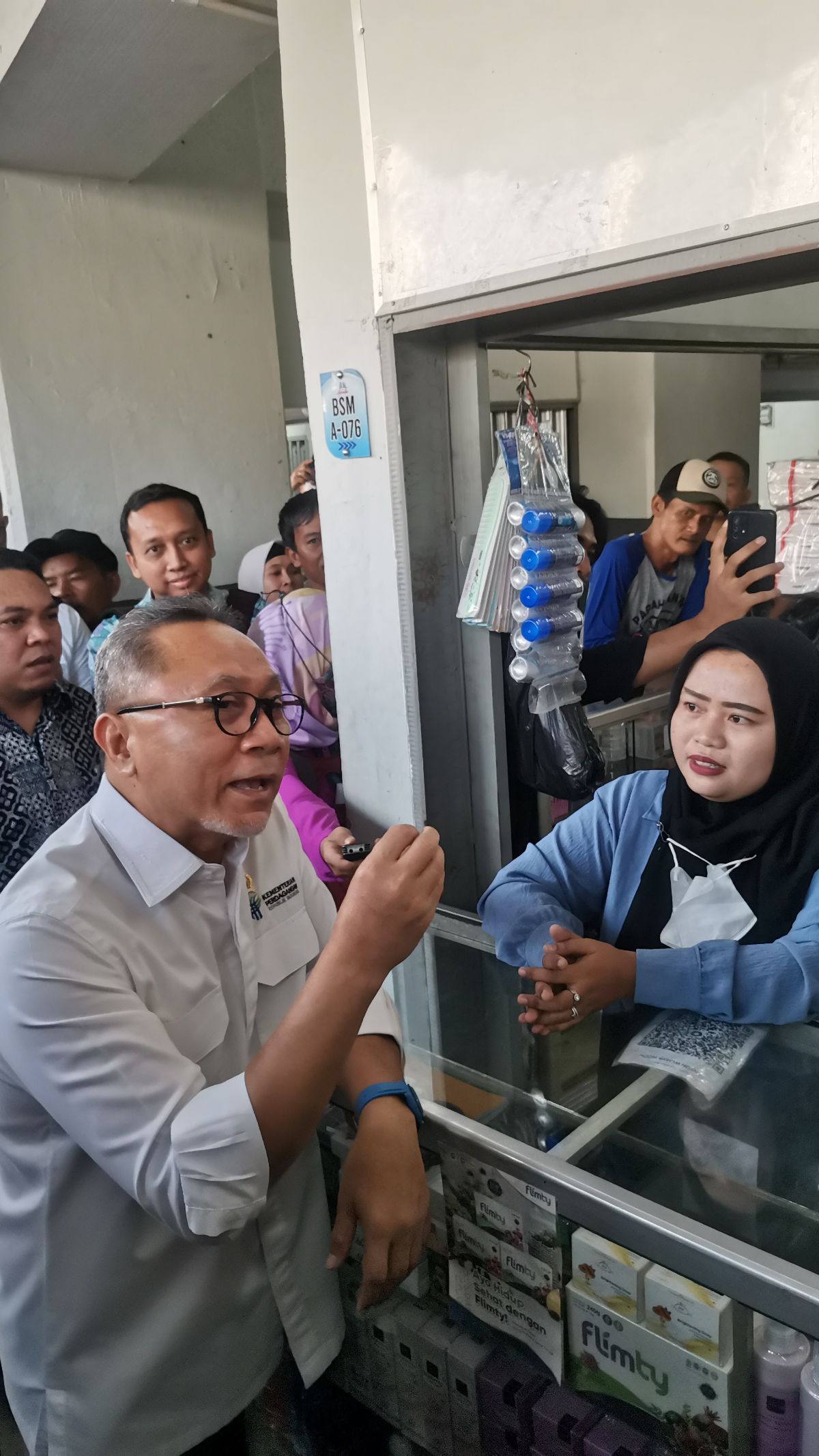 Pedagang Pasar Asemka Curhat Kerugian ke Mendag: Setuju TikTok Shop Diatur