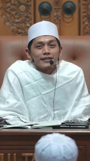 ASN Asal Temanggung Ini Putuskan Jadi Mualaf di Depan Gus Iqdam, Ngaku Dapat 'Hidayah' Lewat Mimpi