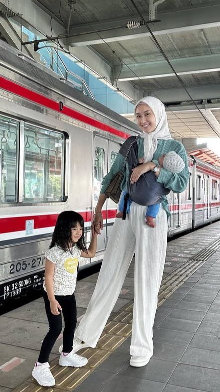 Dulu Miss International, 8 Foto Kevin Liliana, Memilih Berhijab dan Jadi Seorang Ibu