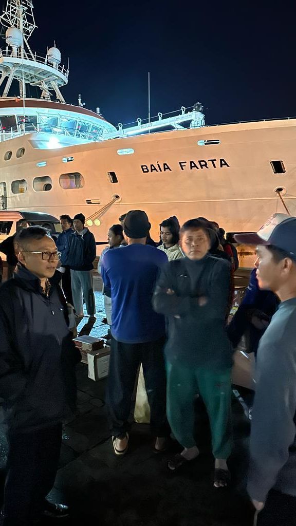 Momen Ratusan ABK Asal Indonesia ‘Dijenguk’ KJRI Cape Town saat Bersandar di Afrika