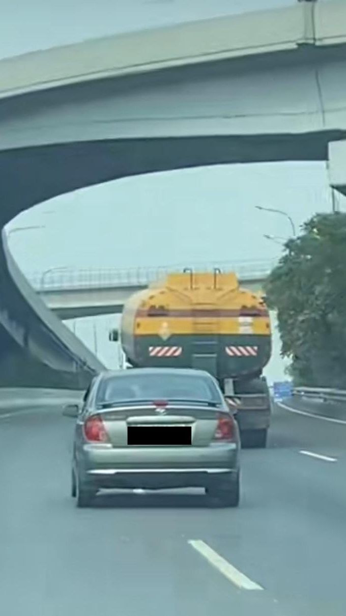 Cara Berkendara Mobil ini di Tol Sungguh Mengerikan & Berbahaya, Pas Pintu Dibuka Langsung Sedih Lihat Sopir & Penumpangnya